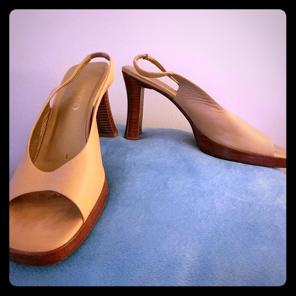 Franco Sarto peep toe sling back heels